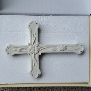 Classic Lenox Lily Cross